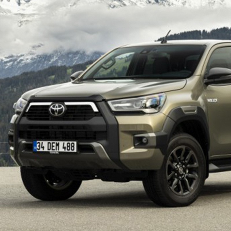 kahverengi Toyota Hilux ön görünümü